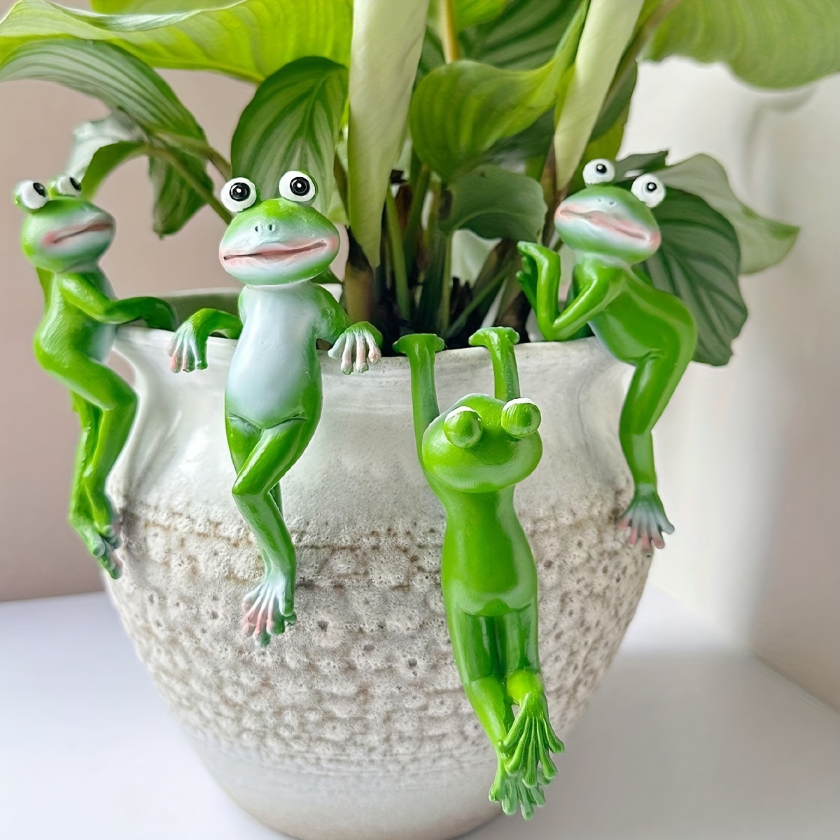 Home Decor Quirky - 1 szt. Statuetka żaby z kreskówki,
